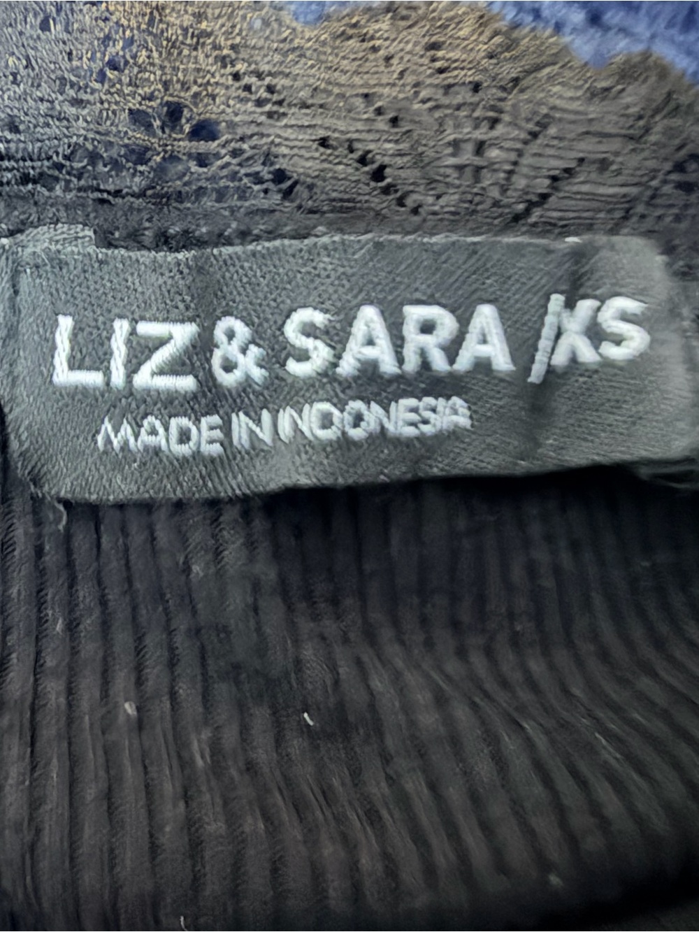 Liz & Sara Knit Top in Black with Lace Trim XS